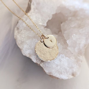 Full Moon Disc Necklace, 14k Gold Fill, Sterling Silver, Moon Pendant, Dainty Jewelry, Hammered Circle Initial Necklace, Mothers Day Gift 画像 6