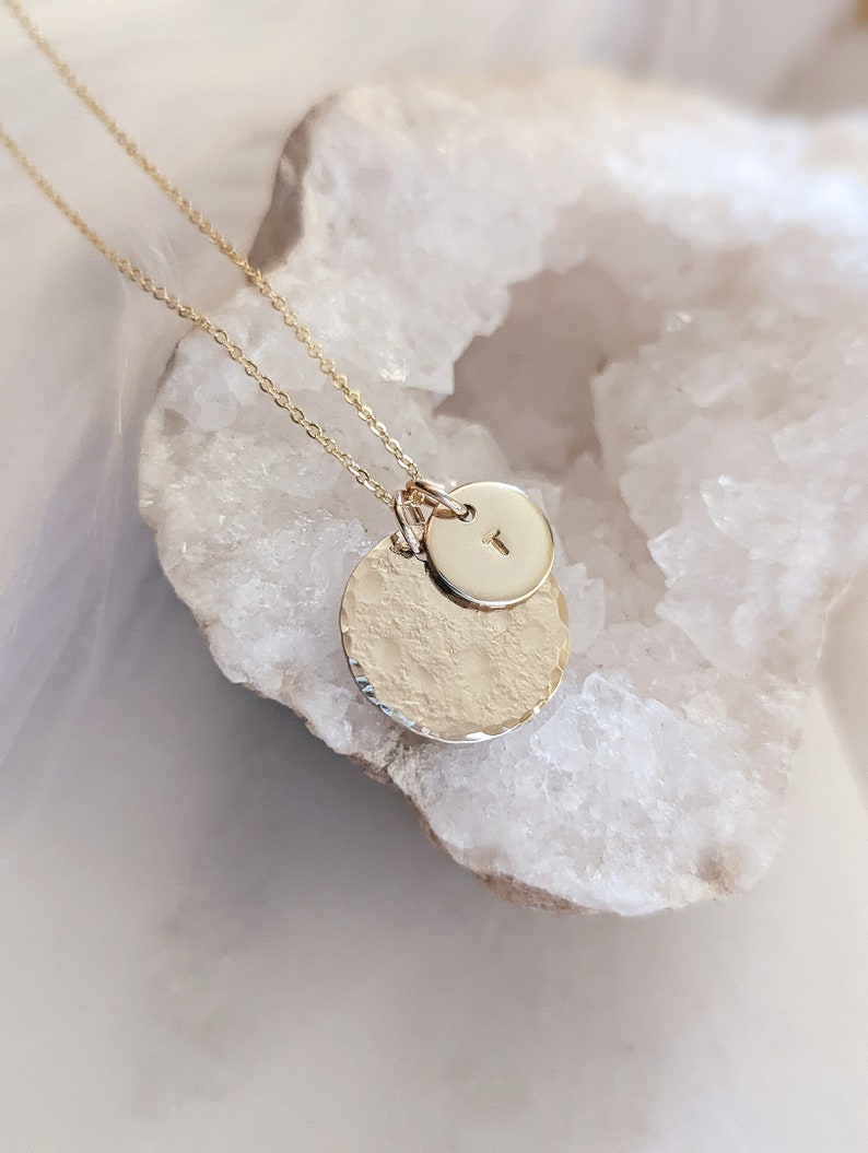 Full Moon Disc Necklace, 14k Gold Fill, Sterling Silver, Moon Pendant, Dainty Jewelry, Hammered Circle Initial Necklace, Mothers Day Gift 画像 6