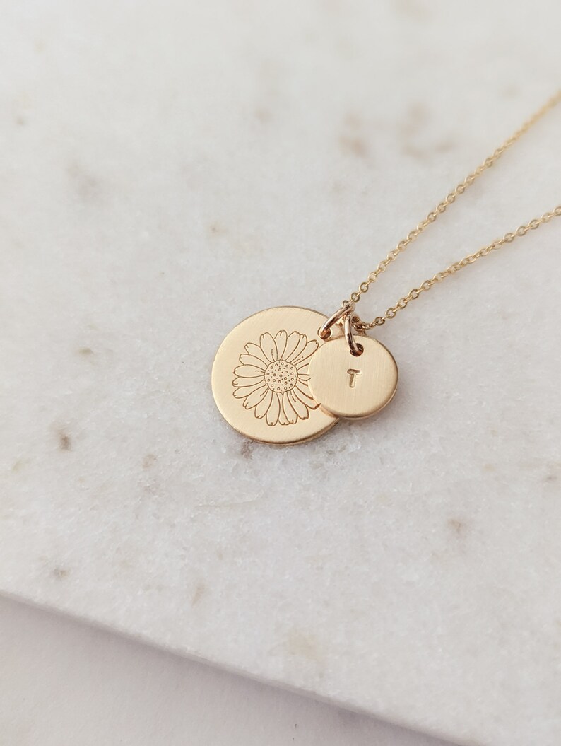 April Daisy Birth Flower Initial Necklace, Daisy Jewelry, 14k Gold Filled, Sterling Silver, Birth Month Gift, April Birthday, Mothers Day zdjęcie 2
