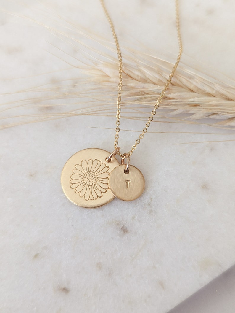 April Daisy Birth Flower Initial Necklace in 14k Gold Filled - Etsy