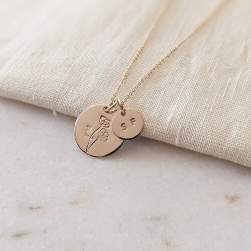 Collier personnalisé fleur de pavot pour le mois de naissance d'août, estampé à la main, collier initial, or rempli, argent, anniversaire d'août, fête des mères