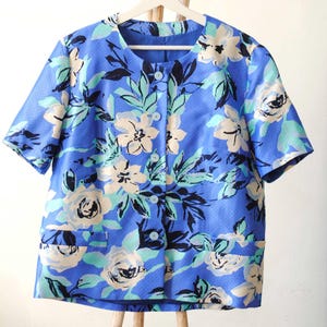 Vintage Woman Blue Floral  Silk Blazer Size Medium