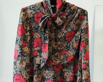 Sidenblus med blommönster och rosett i vintagestil för kvinnor.