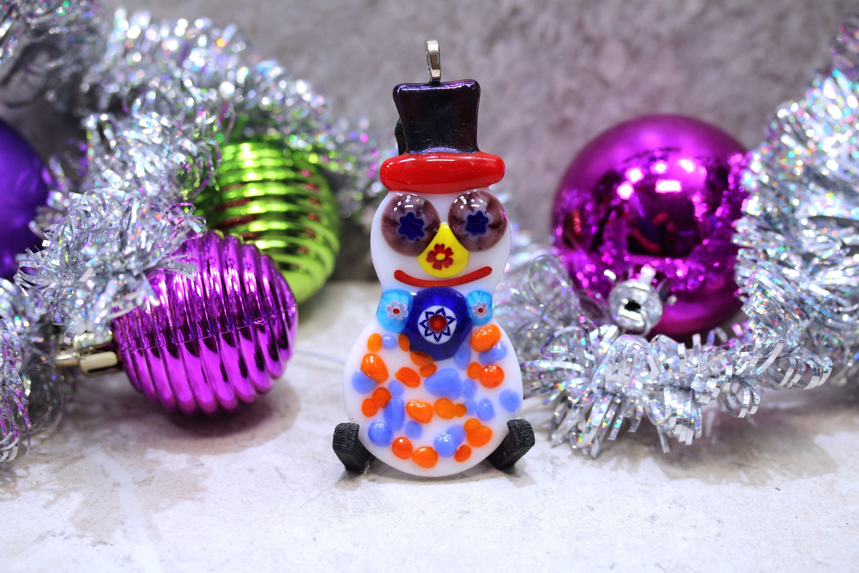 フューズドガラスの雪だるまクリスマスツリーオーナメント（Zany Zak