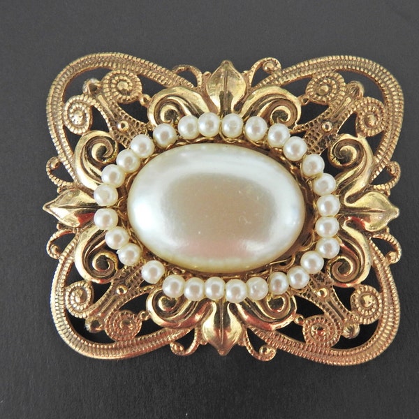 SALE Vintage MIRIAM HASKELL Gold Brooch with Florentine Styling and Large Mabe Pearl