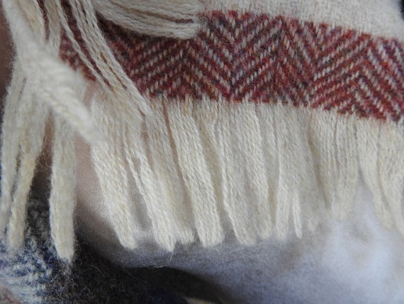 90s Handwoven IRISH Wool Shawl Scarf Wrap  in Her… - image 7