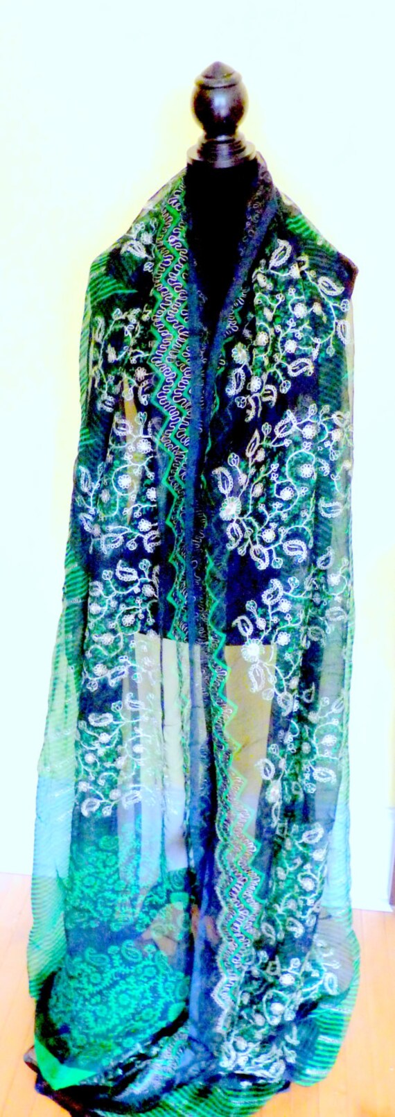 SALE Vintage Indian  Silk Gauze Sari Hand Embroid… - image 4