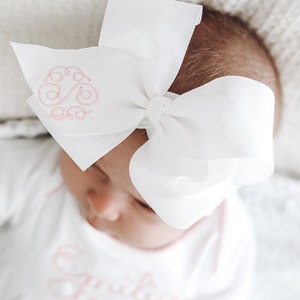BEAN SCRIT - Baby Girls Monogrammed Hair Bow - Bean Script - Newborn - Coming Home - 6” - Pink - Nylon - Clip -Embroidered - Monogram