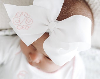 BEAN SCRIT - Baby Girls Monogrammed Hair Bow - Bean Script - Newborn - Coming Home - 6” - Pink - Nylon - Clip -Embroidered - Monogram