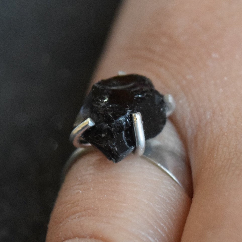 Raw obsidian ring deals
