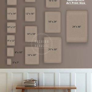 Puede incluir: Una pared con una variedad de marcos rectangulares de diferentes tama&ntilde;os, cada uno con una medida diferente en pulgadas. Los marcos est&aacute;n dispuestos en una cuadr&iacute;cula. La pared es de color marr&oacute;n claro. Los marcos est&aacute;n todos vac&iacute;os. El texto "Choosing an Appropriate Art Print Size" est&aacute; en la parte superior de la pared. El texto "FASHION PARASITE" est&aacute; en el medio de la pared.