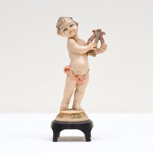 Rokoko Cherub Figur auf Sockel - Depose Italien - Barock Putti Ornament - Italienisches Harz - Vintage Boho Wohndekor