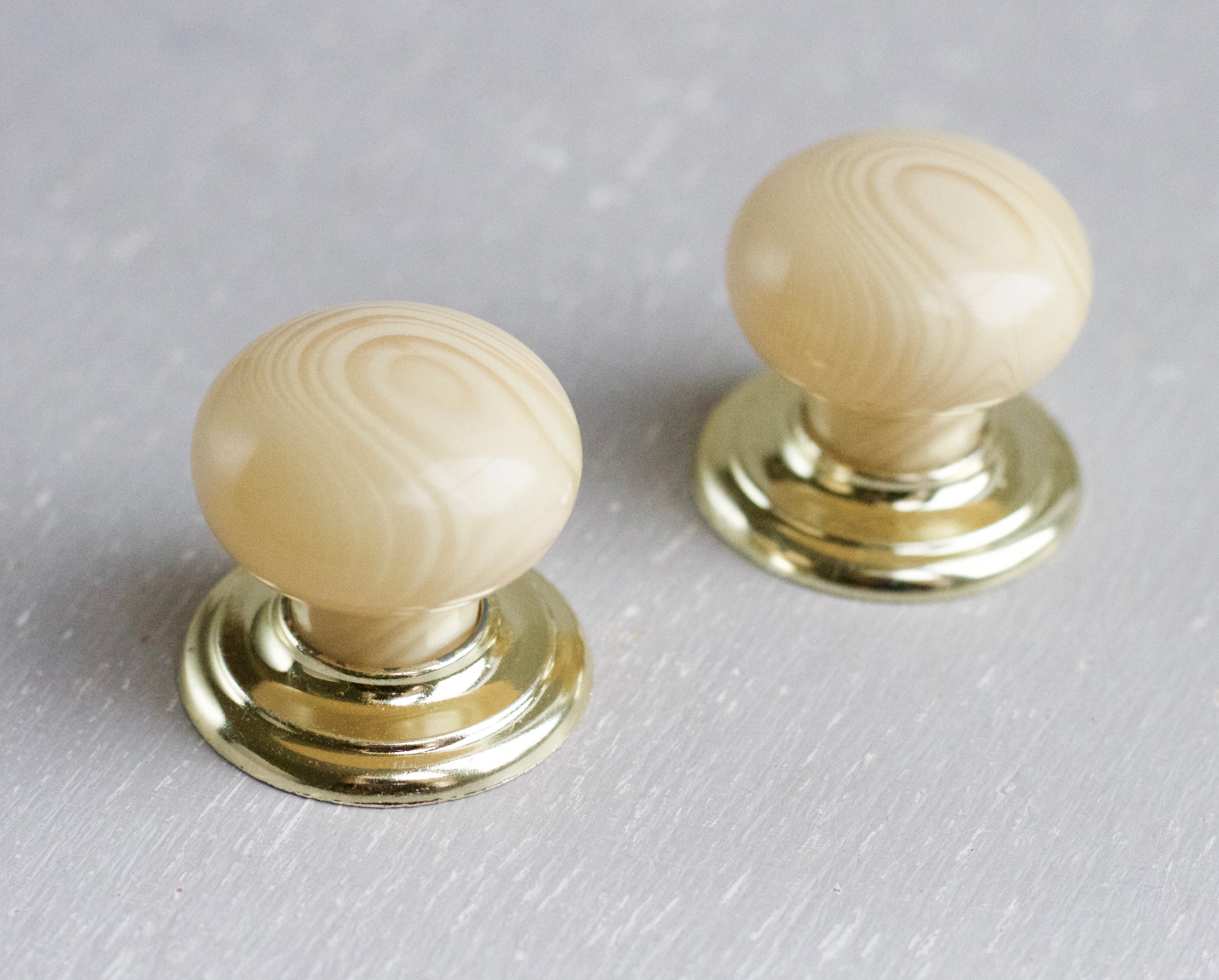 Boutons de Tiroir Beige - Ensemble 2 Poignées Rondes Faux Celluloïd Bois Nouveau Vieux Stock Décor à