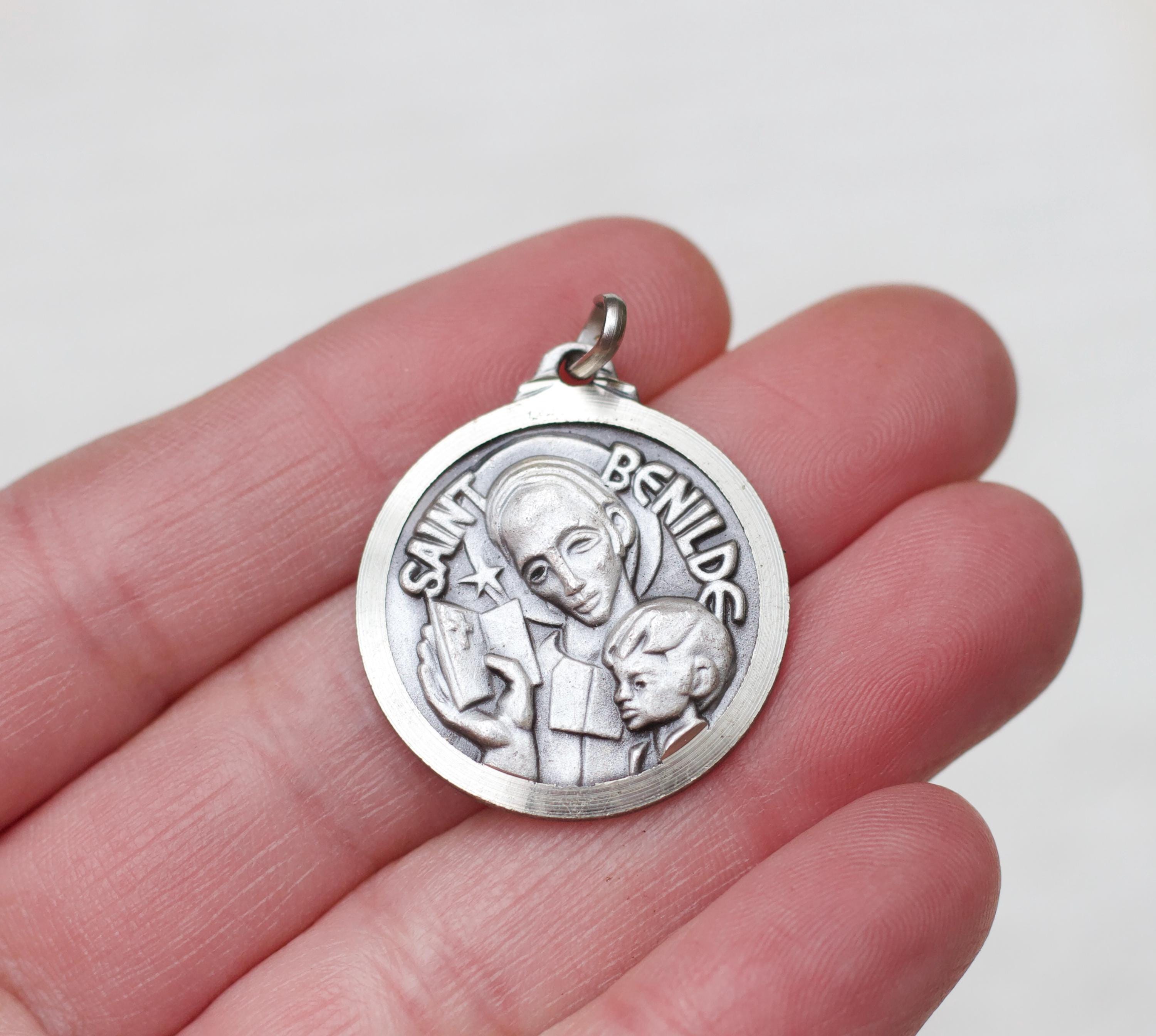 ヴィンテージ聖ベニルデメダル – モダニストカトリックペンダント
