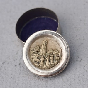 Unsere Liebe Frau von Fatima Kleine Pillendose - Vintage Runde Medizinbehälter - Katholisches Souvenir aus Portugal