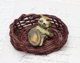 Resin Kitten in Woven Basket – Vintage Dollhouse Miniature