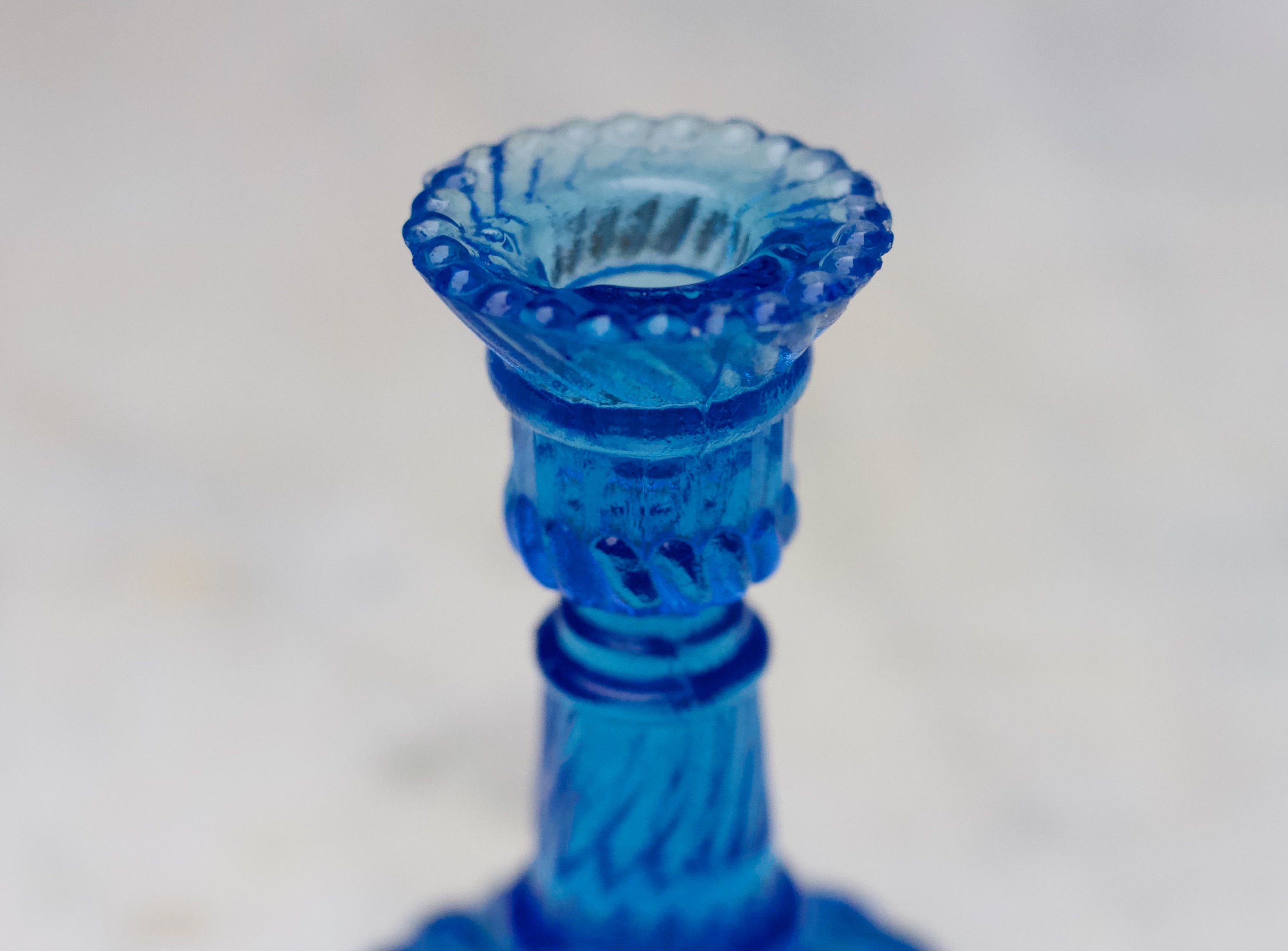 青いガラスのキャンドルホルダー　コバルトブルー　アンティーク　インテリア　置物 コバルトブルーガラスキャンドルホルダー 3インチ - 小さなキャンドル