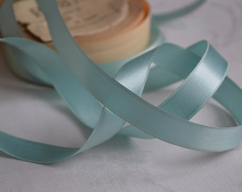 1 jarda de fita de cetim de rayon azul, sem uso, da década de 1930, com 7 ou 14 mm de largura.