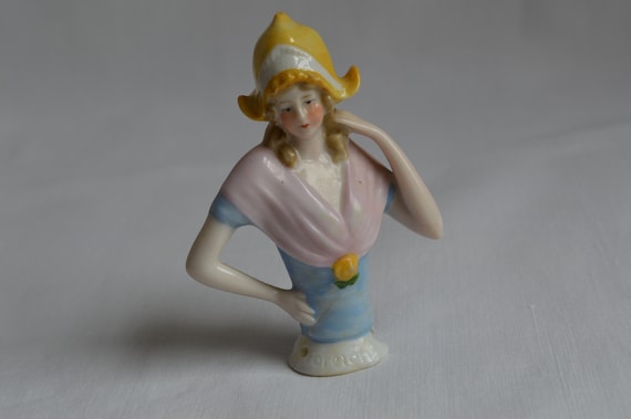 Antique porcelain 1920s half doll, pin cushion doll, tee puppe, 9.5cm tall, 3.75 inches
