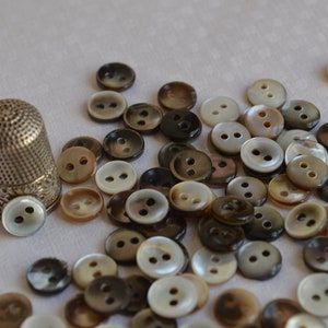 Vintage shell buttons from the 1950s, mixed bag of natural colours, 9mm or 3/8 inch