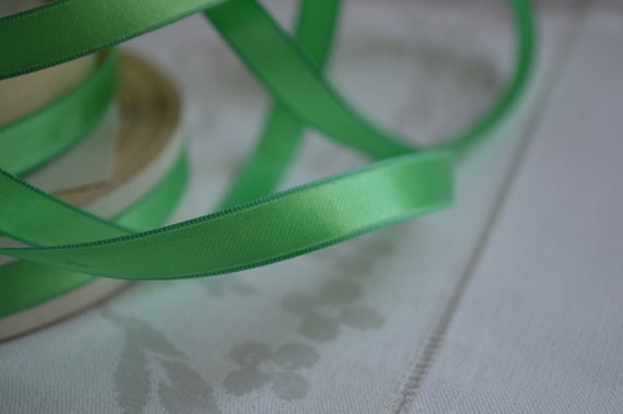 3/" WIDE GERMAN MOIRE RIBBON WHITE RAYON