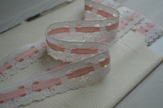 Unused English 1940s Nylon Lingerie Lace Ivory with Pink 36 yards, 0.75 inches wide