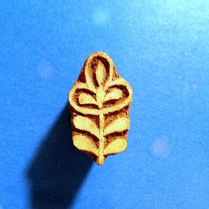 Petite fleur sculptée à la main, poterie, argile, textile, savon, timbre, bois, impression, bloc, SMbx4