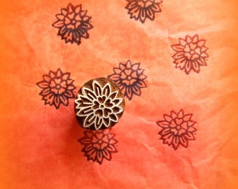 Round Flower Small Wood Stamp Hand Carved Fabric Textile Pottery  Indian Print Block (SM185)