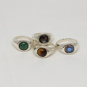 Anello in argento sterling con pietre preziose, realizzato a mano: modello a sigillo massiccio