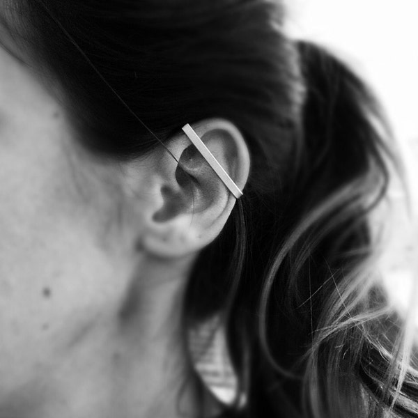 Manguito de oreja de declaración, accesorio de oreja minimalista, joyería mínima, joyería contemporánea, manguito de oreja moderno, manguito de oreja de plata de ley