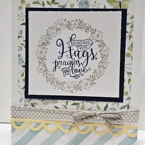 Handgemachte Beileidskarte mit Umarmungen, Gebeten und Liebe - Zeigen Sie Ihrem Freund in Not Ihre Unterstützung - Mehrschichtiges Design für die Aufhellung der Stimmung