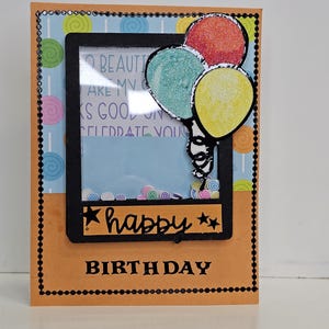 Tarjeta de feliz cumpleaños con globos para niños de todas las edades, hombres y mujeres.