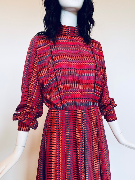 80s Graphic Print Dress: High Neck Batwing Sleeve Fit & Flare
