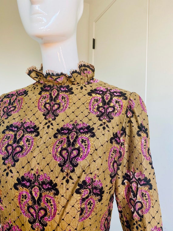 Small Late 60s Early 70s Brocade Ruffled High Coll