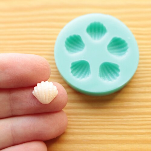 Tiny Seashells Mold (Green)