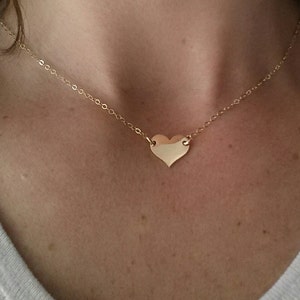 Gold Herz Halskette, Herz initial Halskette, Mutter Halskette, Großmutter Halskette, Mama Halskette, Muttertagsgeschenk, kleine Gold Herz Nekcklace