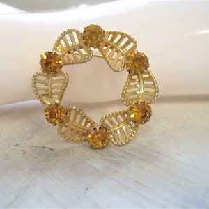 Yellow Rhinestone Circle Brooch / VTG Goldtone & Faux Topaz Citrine November Birthstone Pin