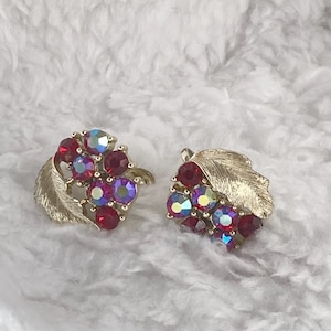 Vintage Lisner Aurora Borealis Earrings / VTG Designer Red Rhinestone Screw Back Earrings / Mid Century Evening Cocktail Earrings