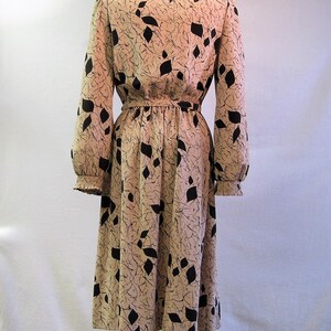 Afternoon Leaves / Vintage 70s Print Dress / Silky Belted 1970s Dress image 3