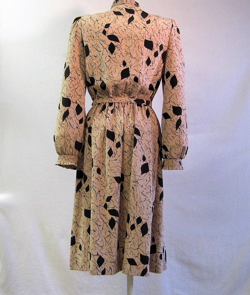 Afternoon Leaves / Vintage 70s Print Dress / Silky Belted 1970s Dress image 3