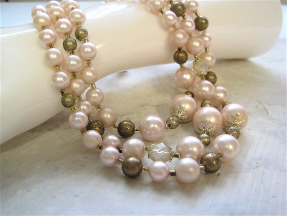 Vintage Pale Pink & Gold Dust Bead Necklace / VTG… - image 1