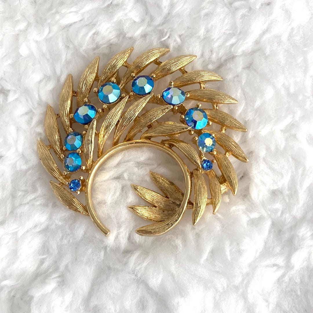 Vintage LISNER Leaf Brooch With Blue AB Crystals / Gold
