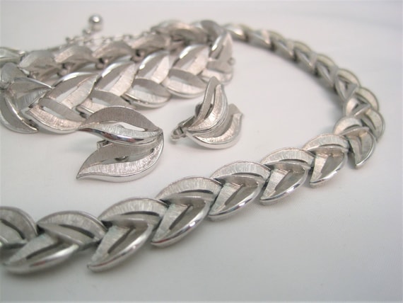 Crown Trifari Silver Leaf Jewelry Set / Choker Br… - image 2