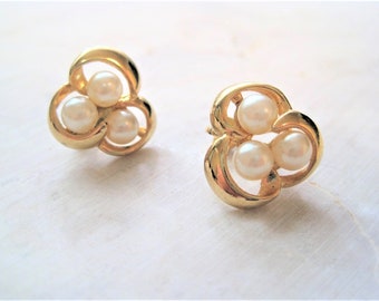 Gold and Pearl Trefoil Clip On Earrings / Vintage Polished Clover Ear Clips