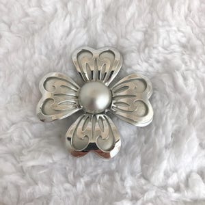 Vintage Silver Tone Mod Floral Brooch / Large Abstract Stylized Flower Pin