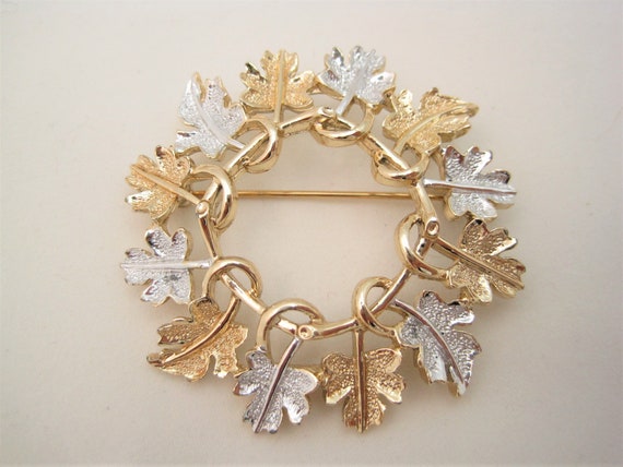 Vintage Sarah Coventry Leaf Wreath Brooch / VTG G… - image 2