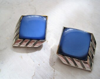 Vintage Mid Century Blue Thermoset Clip Earrings / VTG Moonglow Blue and Silver Clip Ons