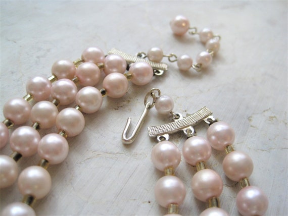 Vintage Pale Pink & Gold Dust Bead Necklace / VTG… - image 5