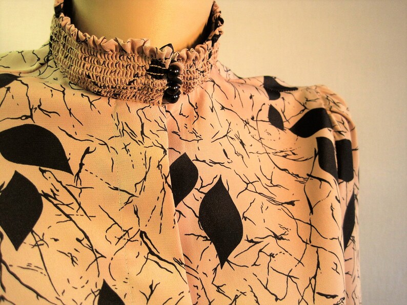 Afternoon Leaves / Vintage 70s Print Dress / Silky Belted 1970s Dress image 5