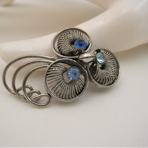 Vintage Blue Rhinestone Floral Bouquet Brooch / Silver Tone Swirl Mid Century Pin / Vintage Costume Jewelry